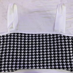 SHEIN Houndstooth Crop Top